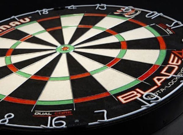 WINMAU Blade 5 Dartboard + Online